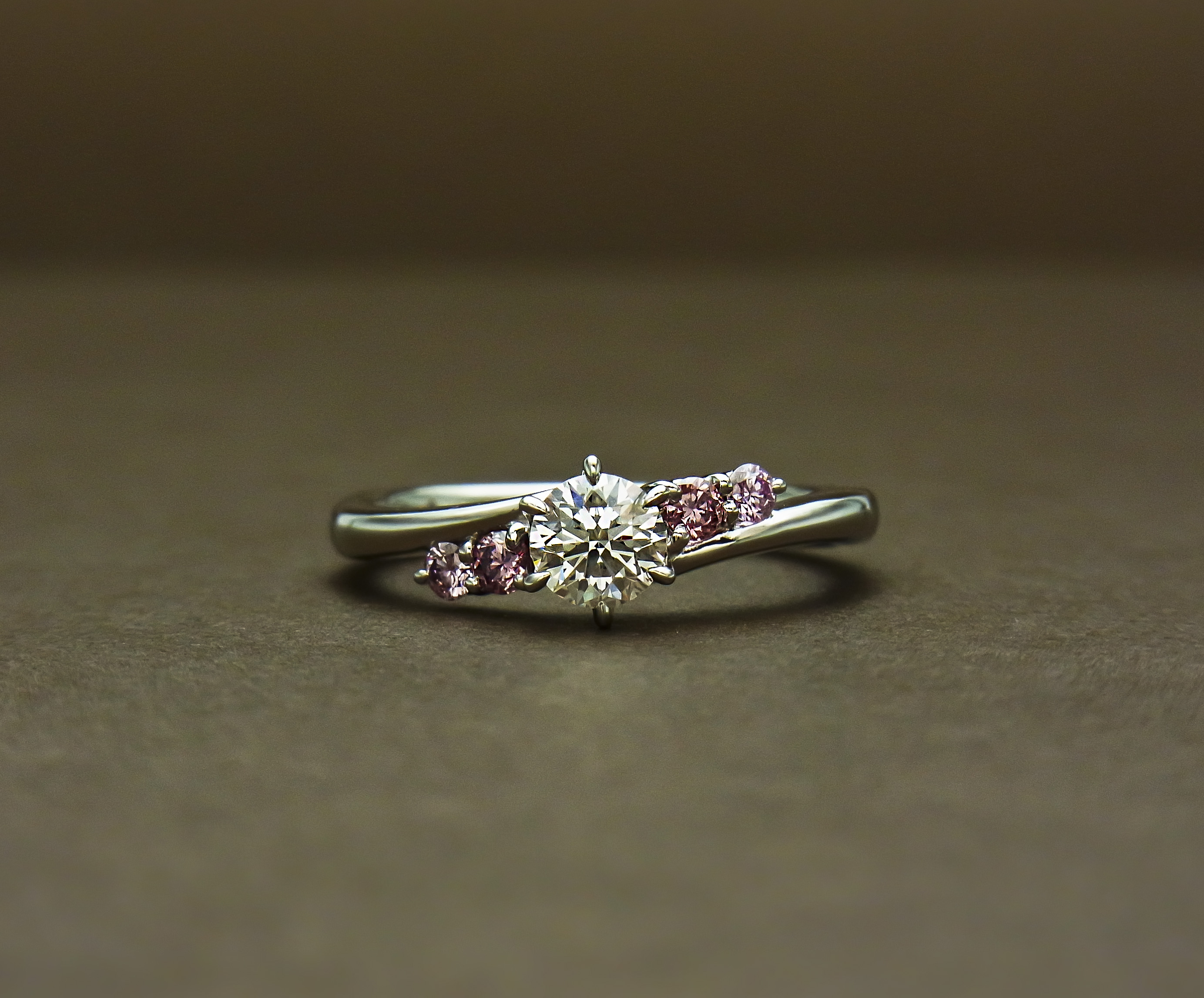 ピンクダイヤモンド　婚約指輪
