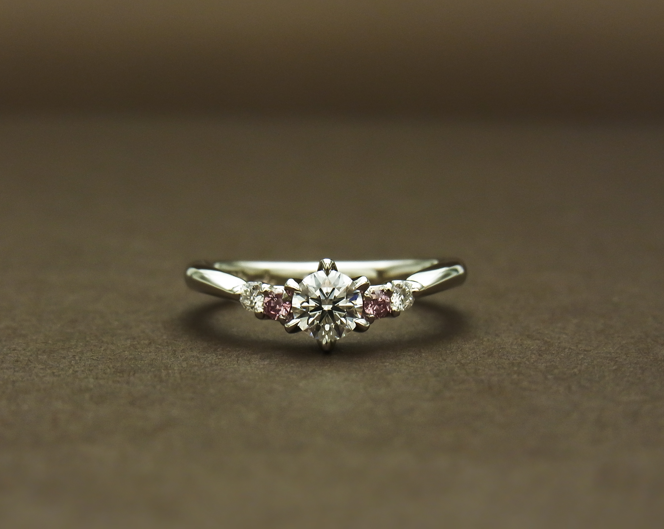 ピンクダイヤモンド 婚約指輪