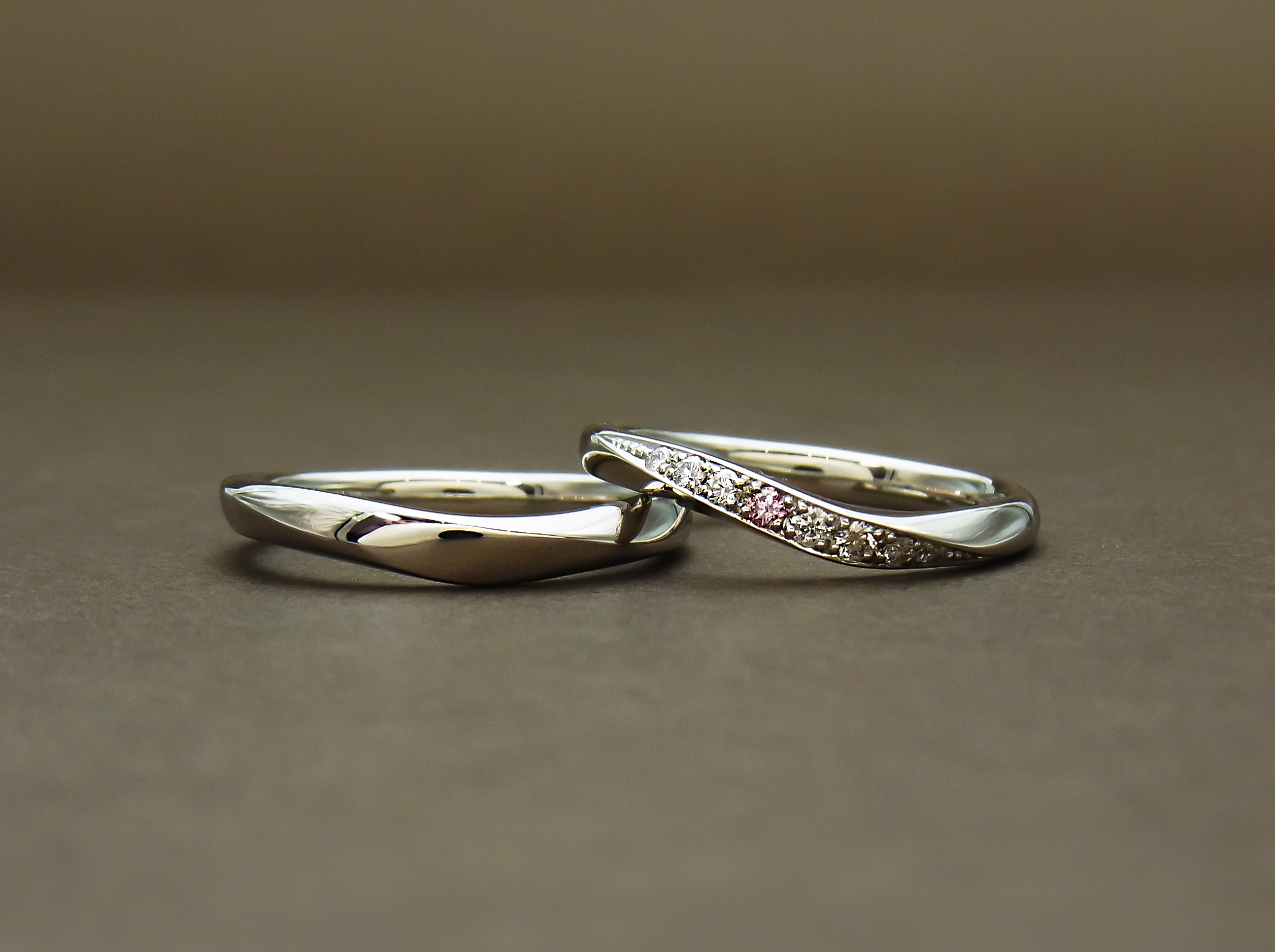 ピンクダイヤモンド　結婚指輪